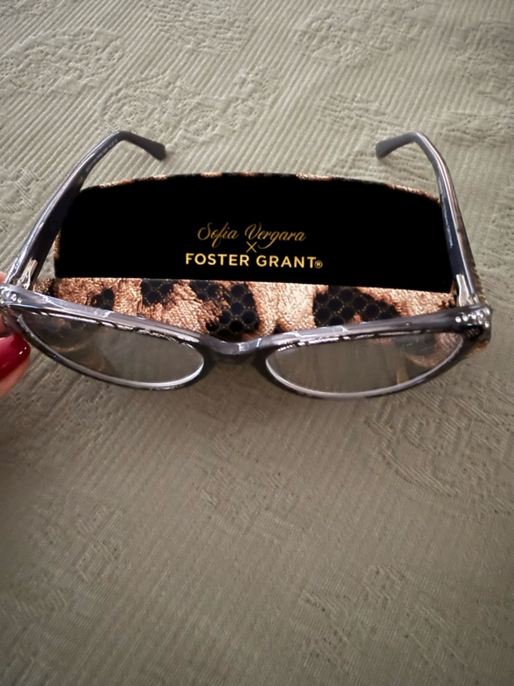 Foster Grant Sofia Vergara Silver Frame Reading Glasses with Leopard Case
